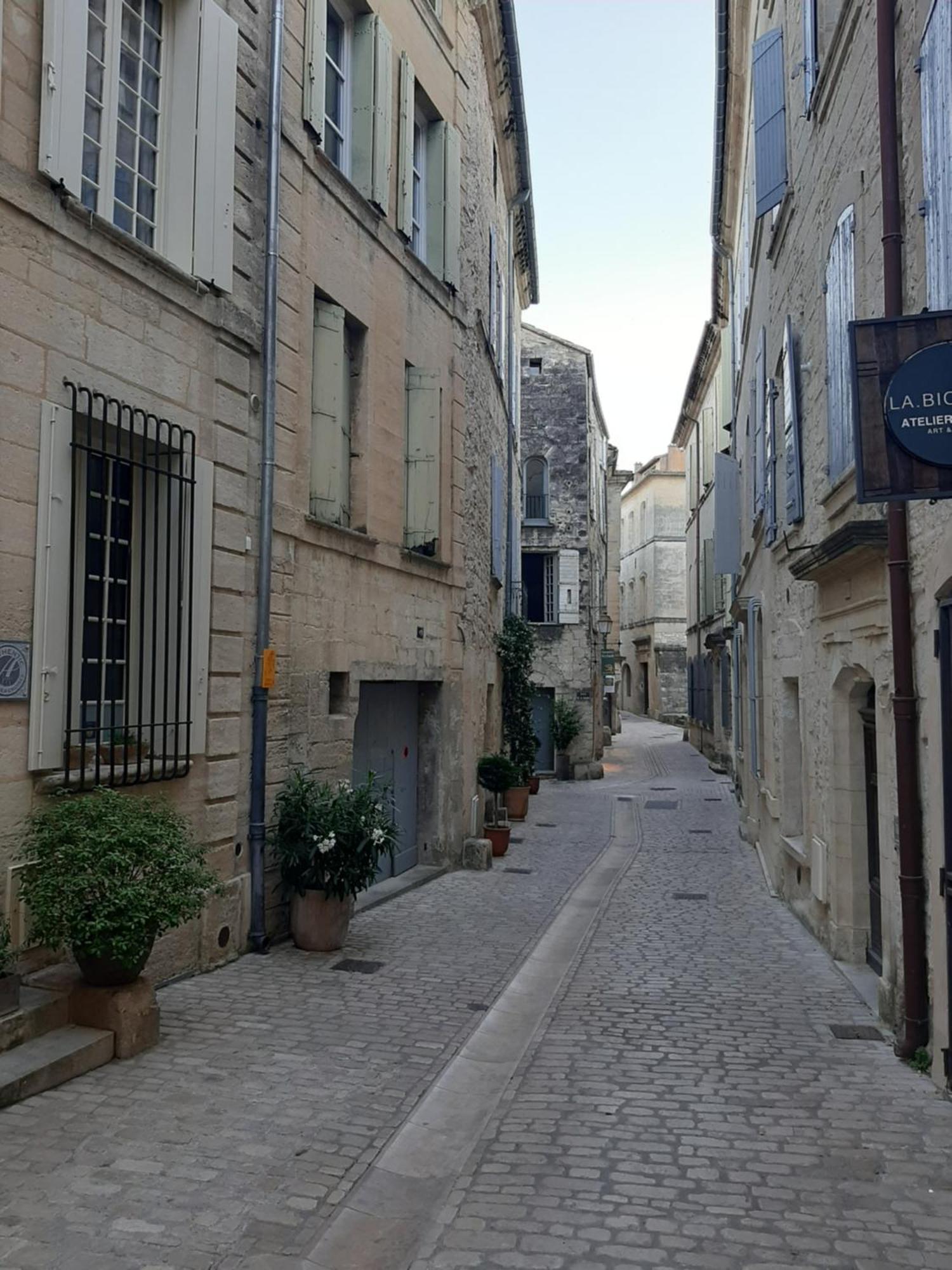 Appartement Avec Grand Jardin Et Parking, Uzes Exterior photo
