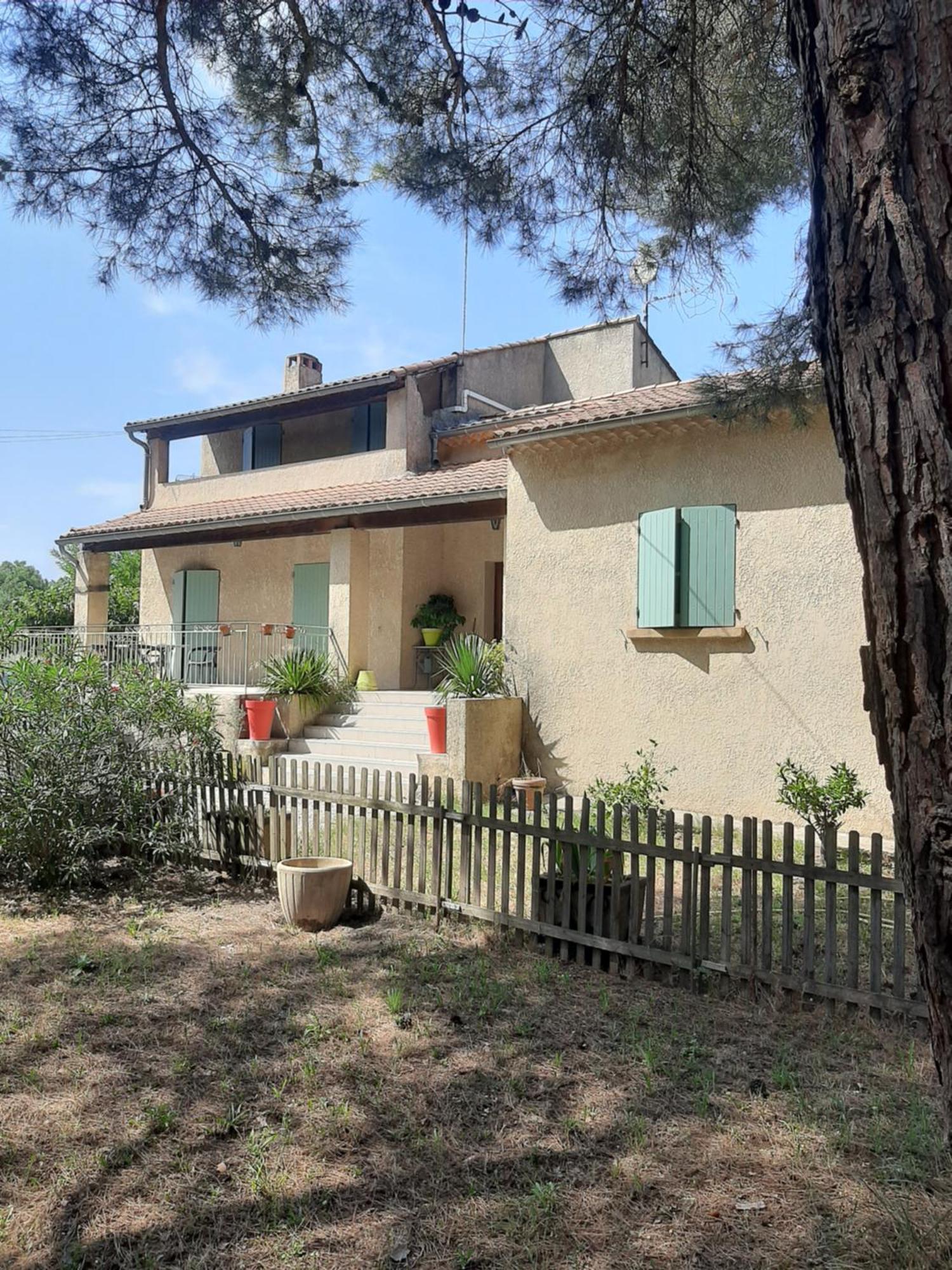 Appartement Avec Grand Jardin Et Parking, Uzes Exterior photo